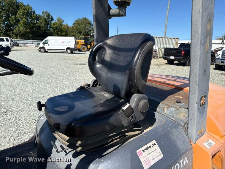 image for item YA5218 2005 Toyota 45 forklift