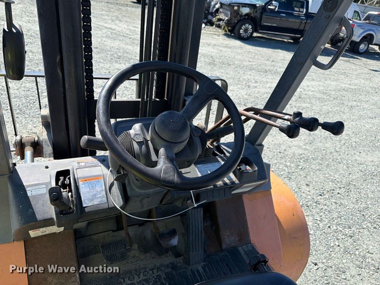 image for item YA5218 2005 Toyota 45 forklift