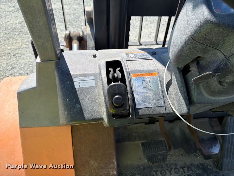 image for item YA5218 2005 Toyota 45 forklift