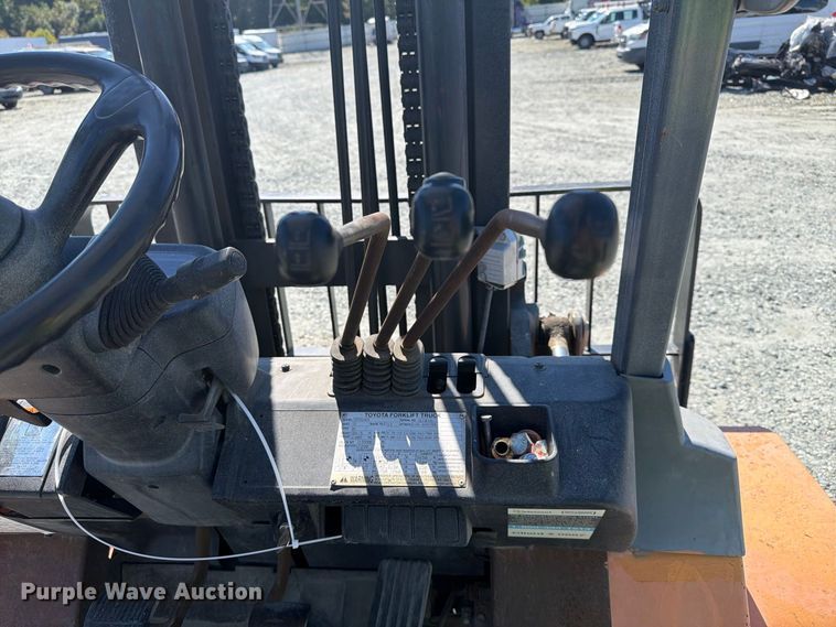 image for item YA5218 2005 Toyota 45 forklift