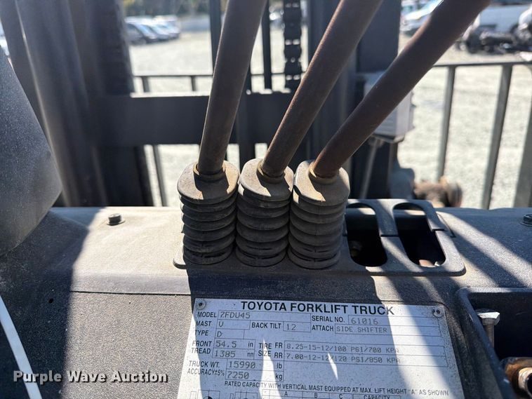 image for item YA5218 2005 Toyota 45 forklift