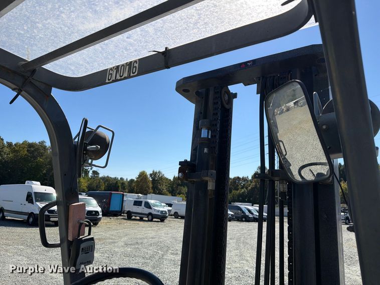 image for item YA5218 2005 Toyota 45 forklift