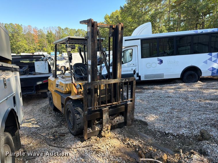 image for item YA5356 1993 Caterpillar GPL40 forklift