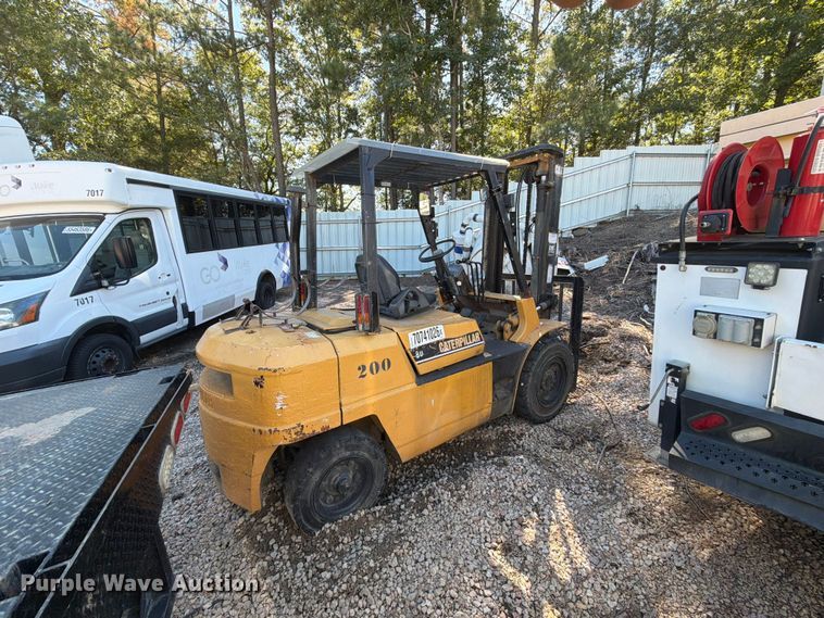 image for item YA5356 1993 Caterpillar GPL40 forklift