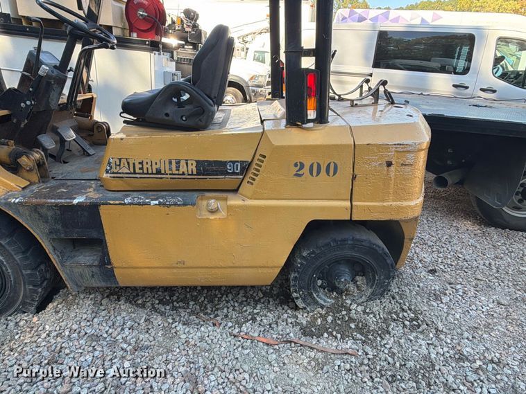 image for item YA5356 1993 Caterpillar GPL40 forklift