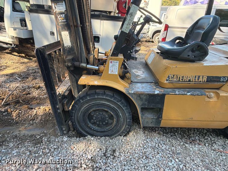 image for item YA5356 1993 Caterpillar GPL40 forklift