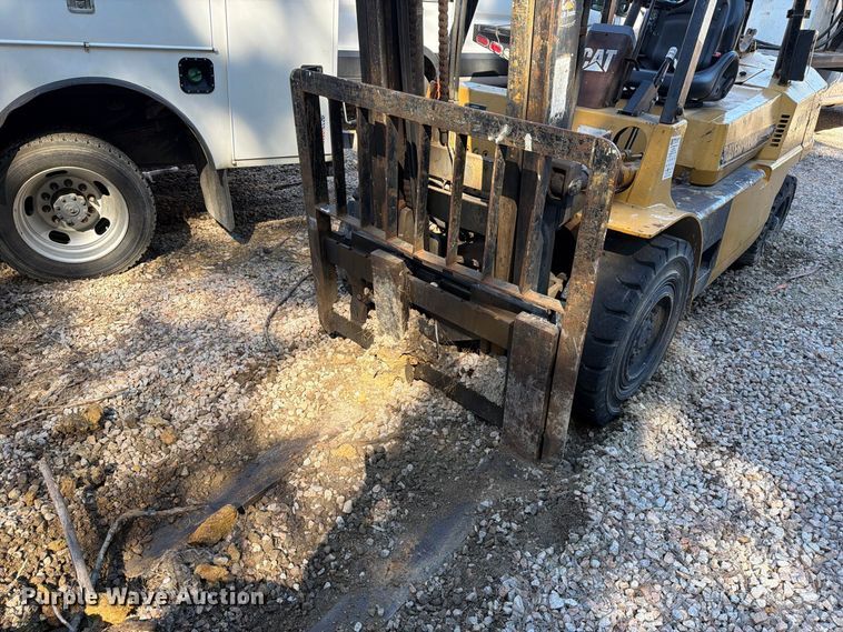 image for item YA5356 1993 Caterpillar GPL40 forklift