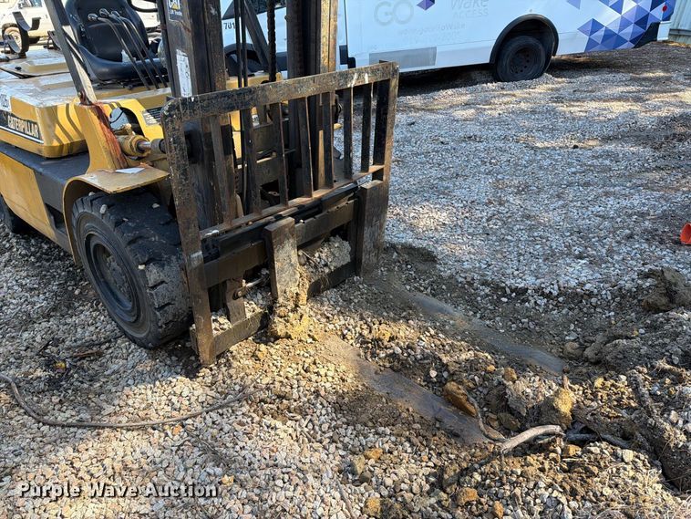 image for item YA5356 1993 Caterpillar GPL40 forklift