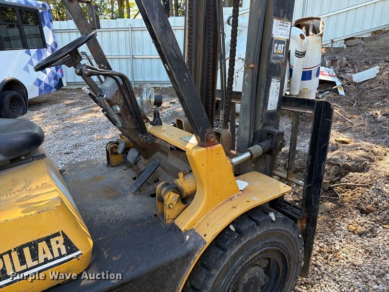 image for item YA5356 1993 Caterpillar GPL40 forklift