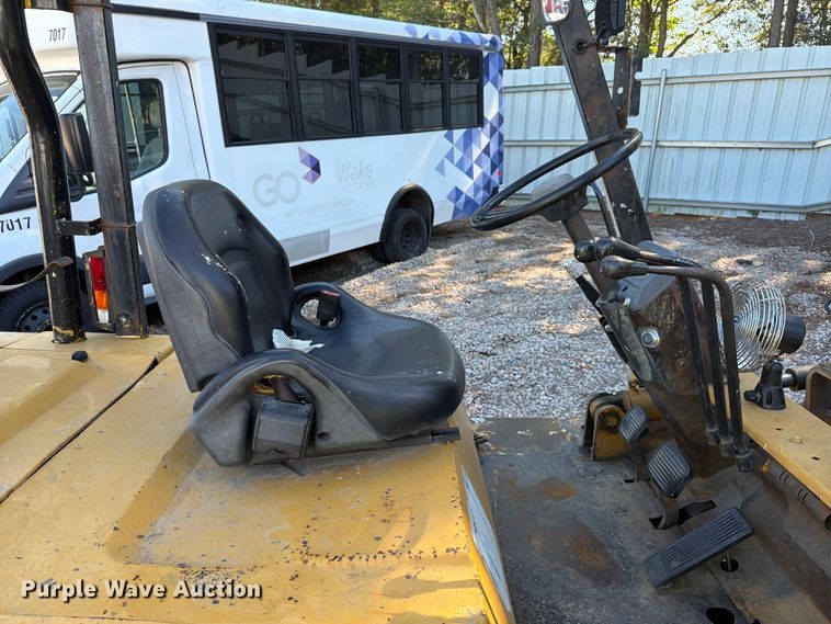 image for item YA5356 1993 Caterpillar GPL40 forklift
