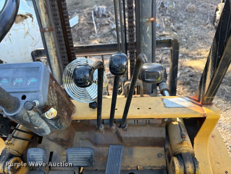 image for item YA5356 1993 Caterpillar GPL40 forklift