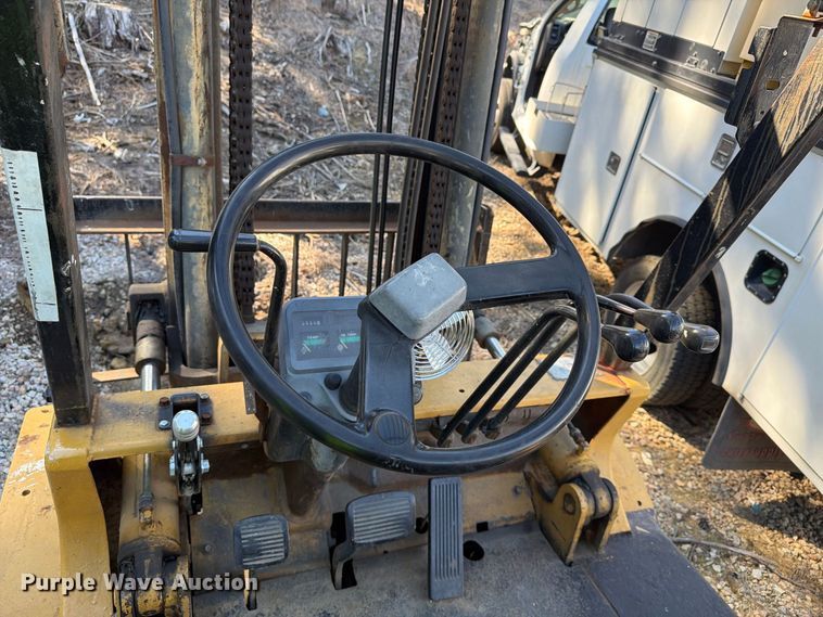 image for item YA5356 1993 Caterpillar GPL40 forklift