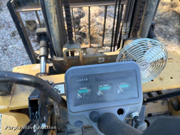 image for item YA5356 1993 Caterpillar GPL40 forklift