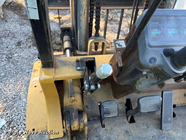 image for item YA5356 1993 Caterpillar GPL40 forklift