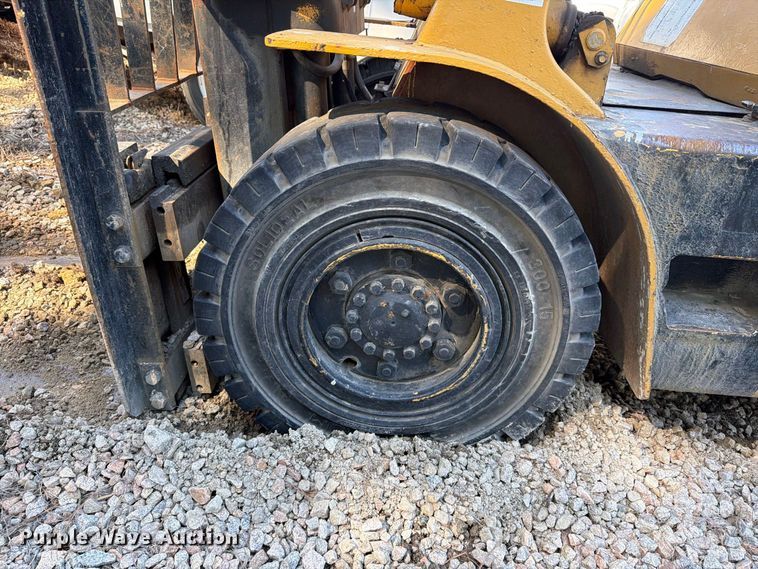 image for item YA5356 1993 Caterpillar GPL40 forklift