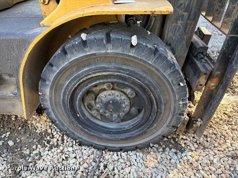 image for item YA5356 1993 Caterpillar GPL40 forklift