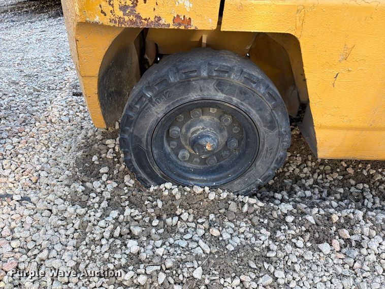 image for item YA5356 1993 Caterpillar GPL40 forklift