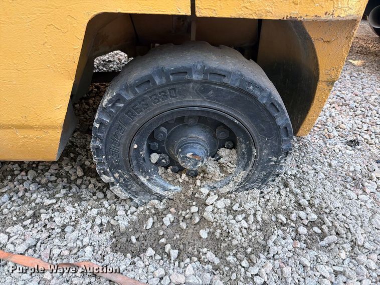 image for item YA5356 1993 Caterpillar GPL40 forklift