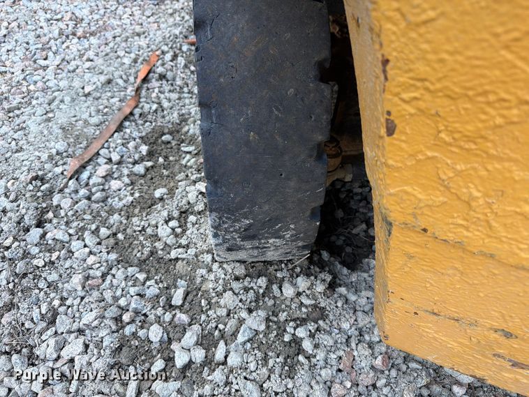 image for item YA5356 1993 Caterpillar GPL40 forklift