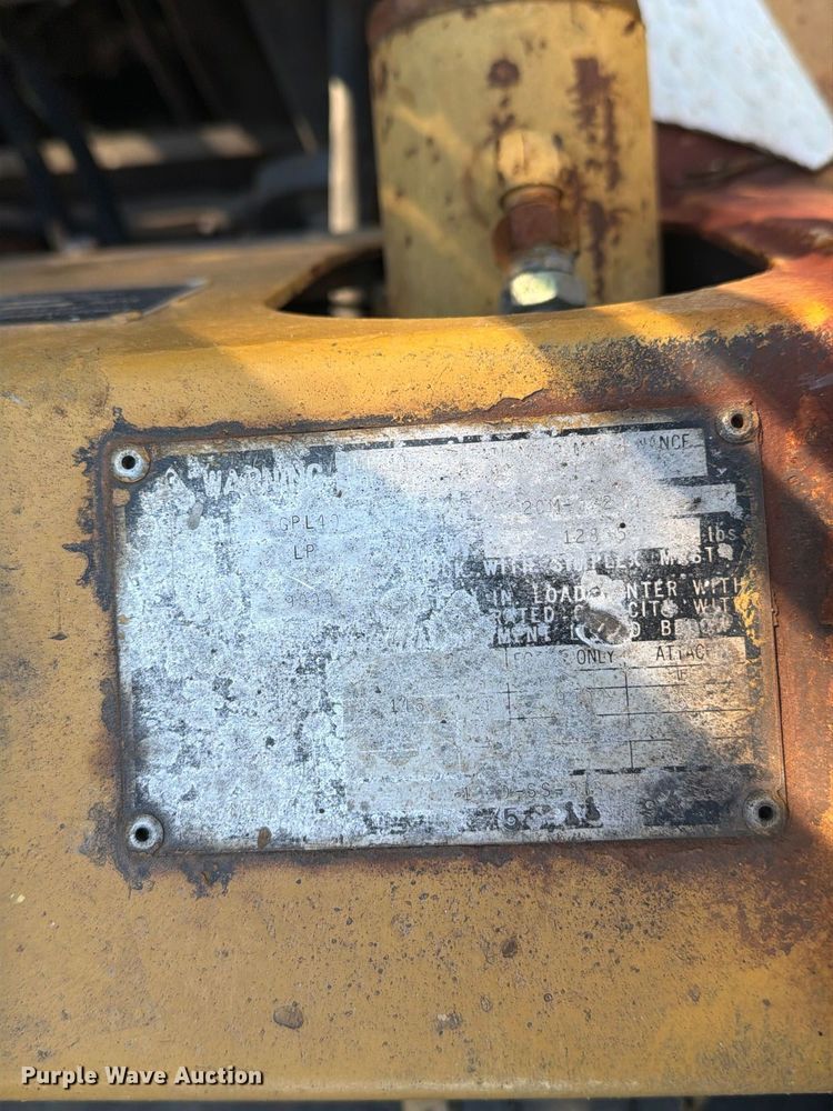 image for item YA5356 1993 Caterpillar GPL40 forklift