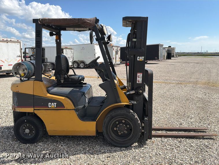 image for item YA5552 Caterpillar P5000 forklift