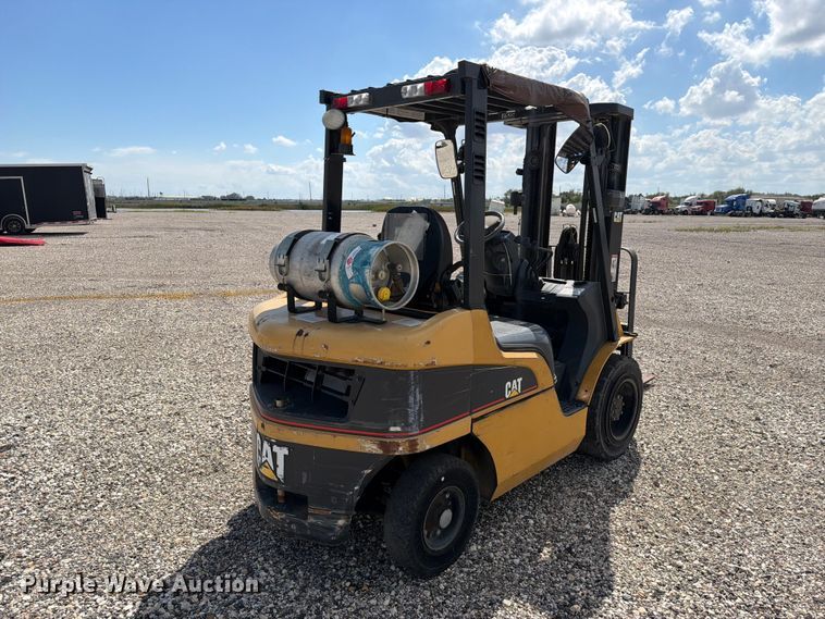 image for item YA5552 Caterpillar P5000 forklift