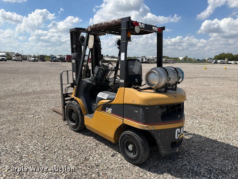 image for item YA5552 Caterpillar P5000 forklift