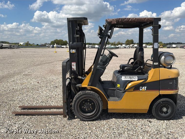 image for item YA5552 Caterpillar P5000 forklift