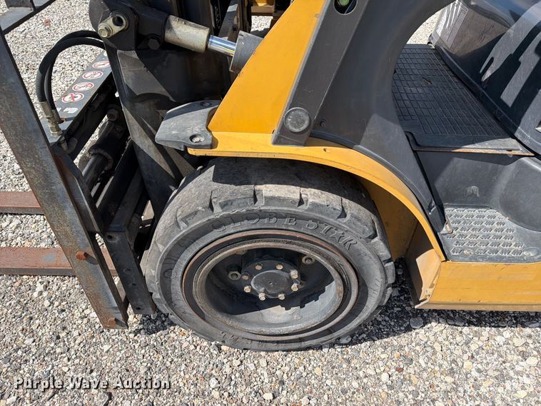 image for item YA5552 Caterpillar P5000 forklift