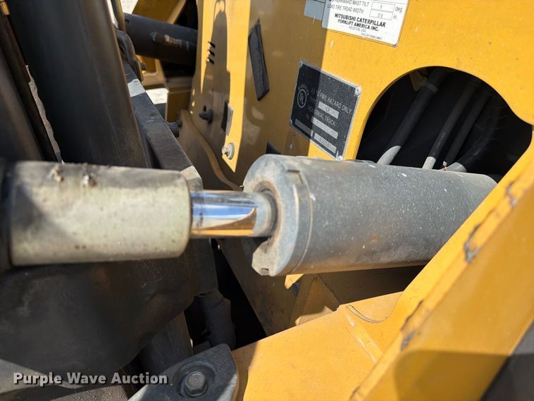 image for item YA5552 Caterpillar P5000 forklift