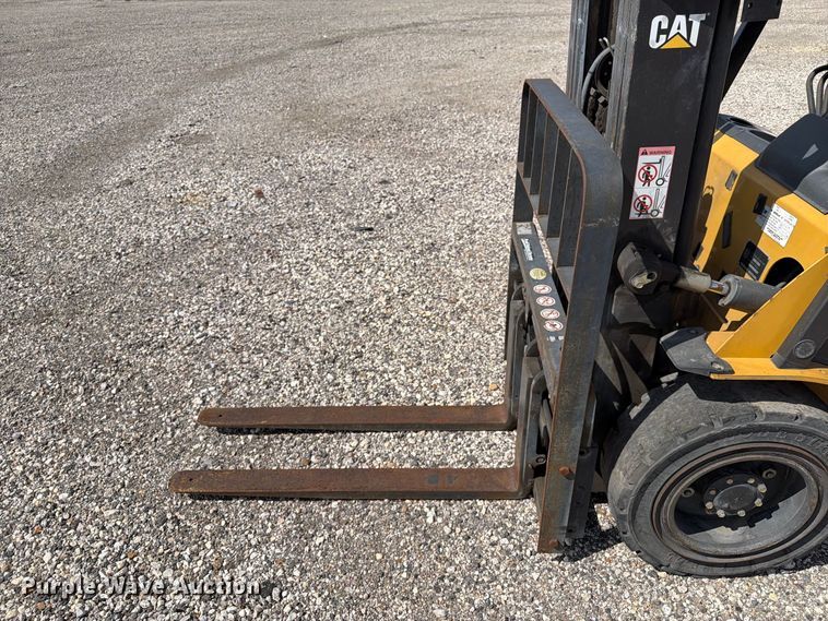 image for item YA5552 Caterpillar P5000 forklift