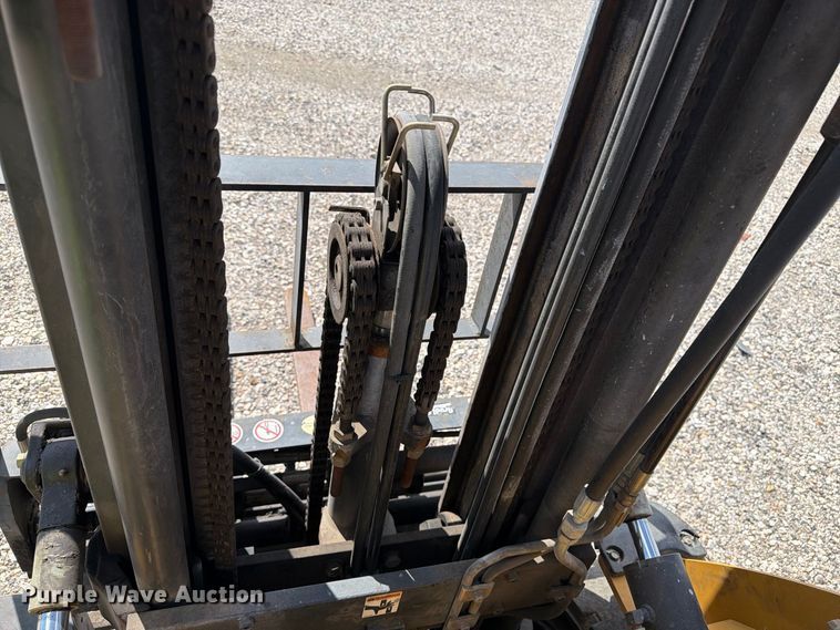image for item YA5552 Caterpillar P5000 forklift