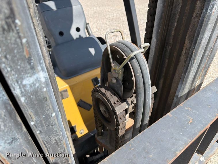 image for item YA5552 Caterpillar P5000 forklift