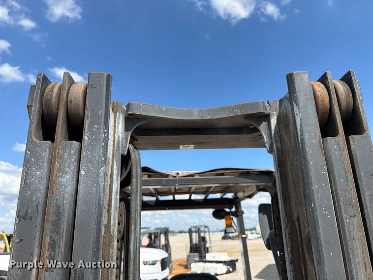 image for item YA5552 Caterpillar P5000 forklift