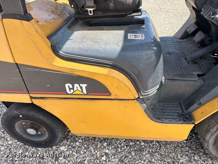 image for item YA5552 Caterpillar P5000 forklift