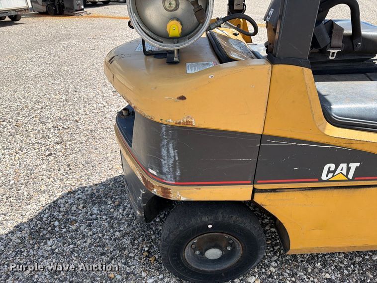 image for item YA5552 Caterpillar P5000 forklift