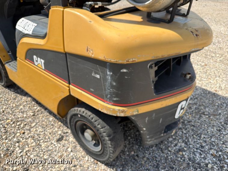 image for item YA5552 Caterpillar P5000 forklift