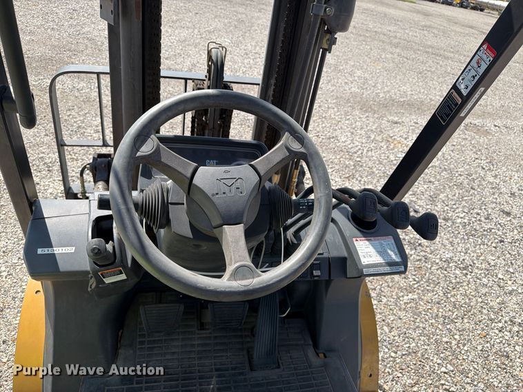 image for item YA5552 Caterpillar P5000 forklift