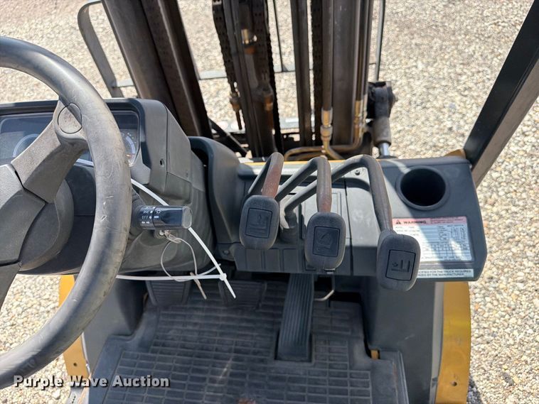 image for item YA5552 Caterpillar P5000 forklift