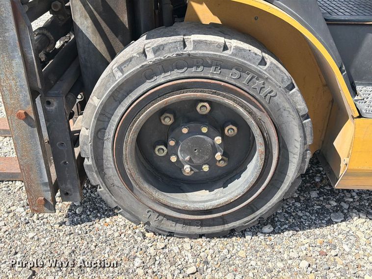 image for item YA5552 Caterpillar P5000 forklift