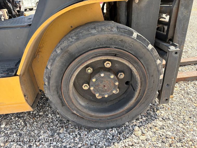 image for item YA5552 Caterpillar P5000 forklift