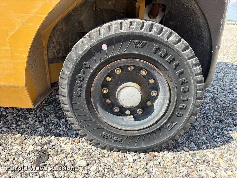 image for item YA5552 Caterpillar P5000 forklift