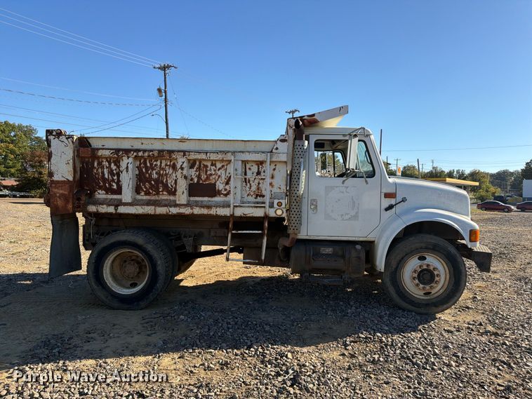 image for item DT0168 2000 International 4700 dump truck