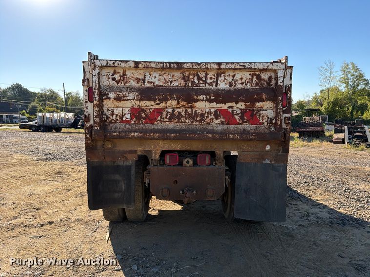 image for item DT0168 2000 International 4700 dump truck