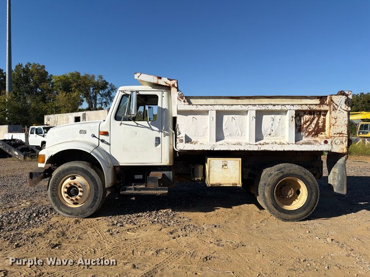 image for item DT0168 2000 International 4700 dump truck