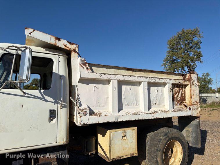 image for item DT0168 2000 International 4700 dump truck