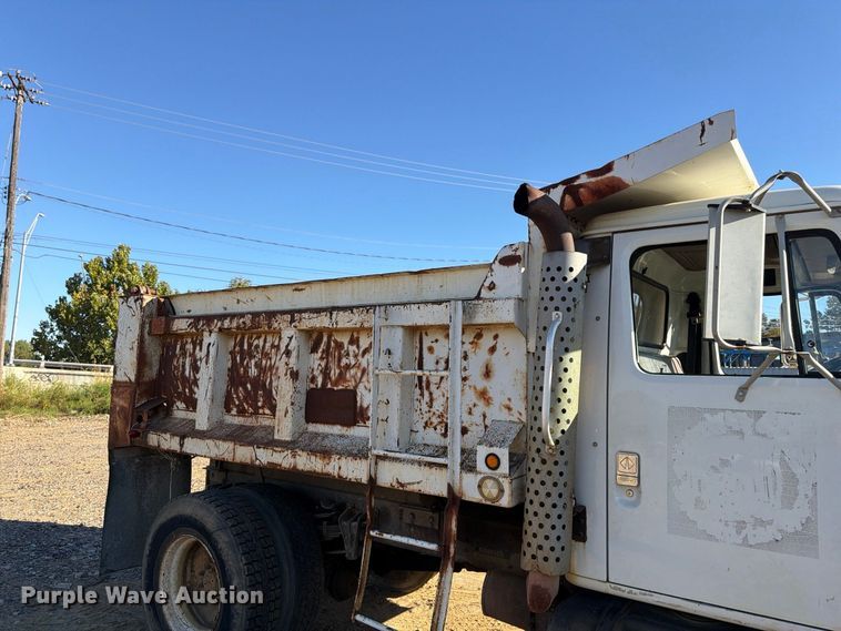 image for item DT0168 2000 International 4700 dump truck
