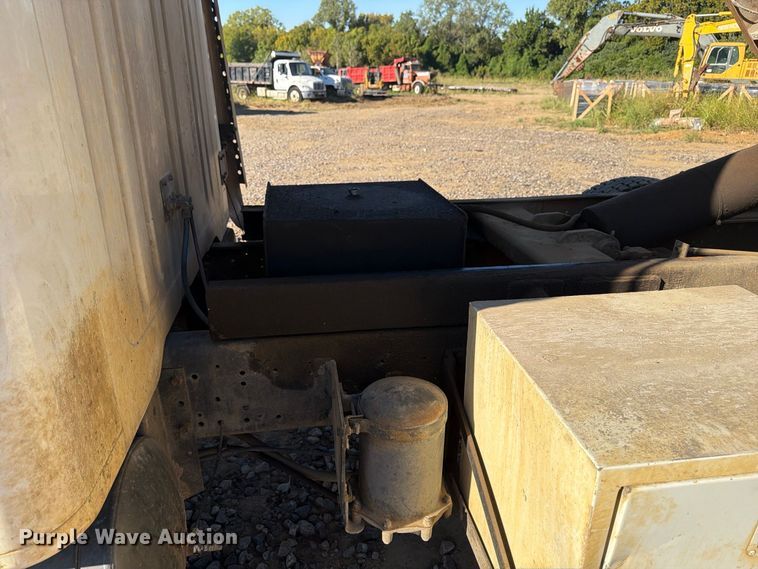image for item DT0168 2000 International 4700 dump truck