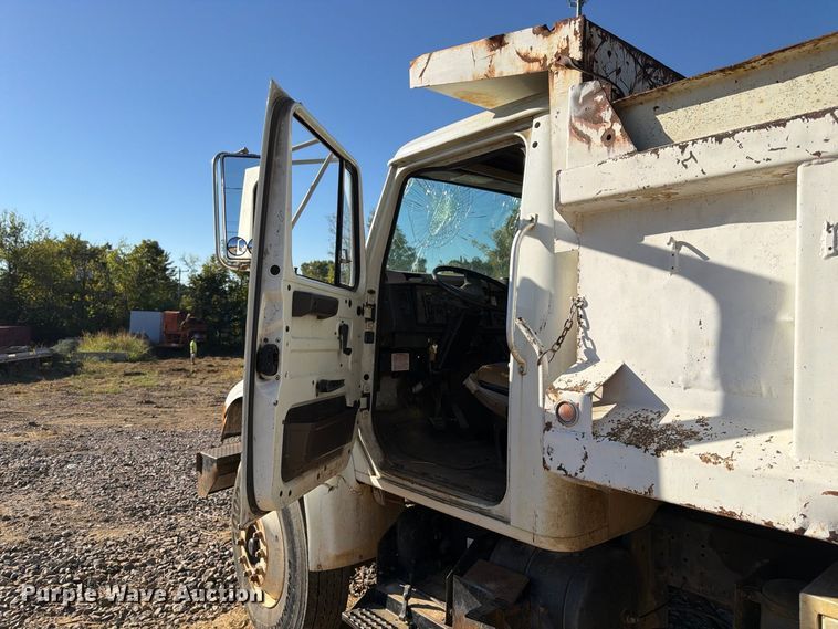image for item DT0168 2000 International 4700 dump truck
