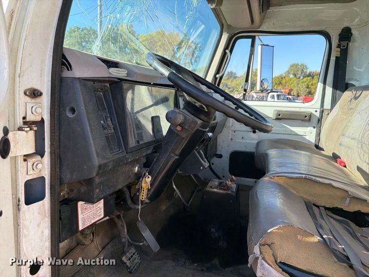 image for item DT0168 2000 International 4700 dump truck